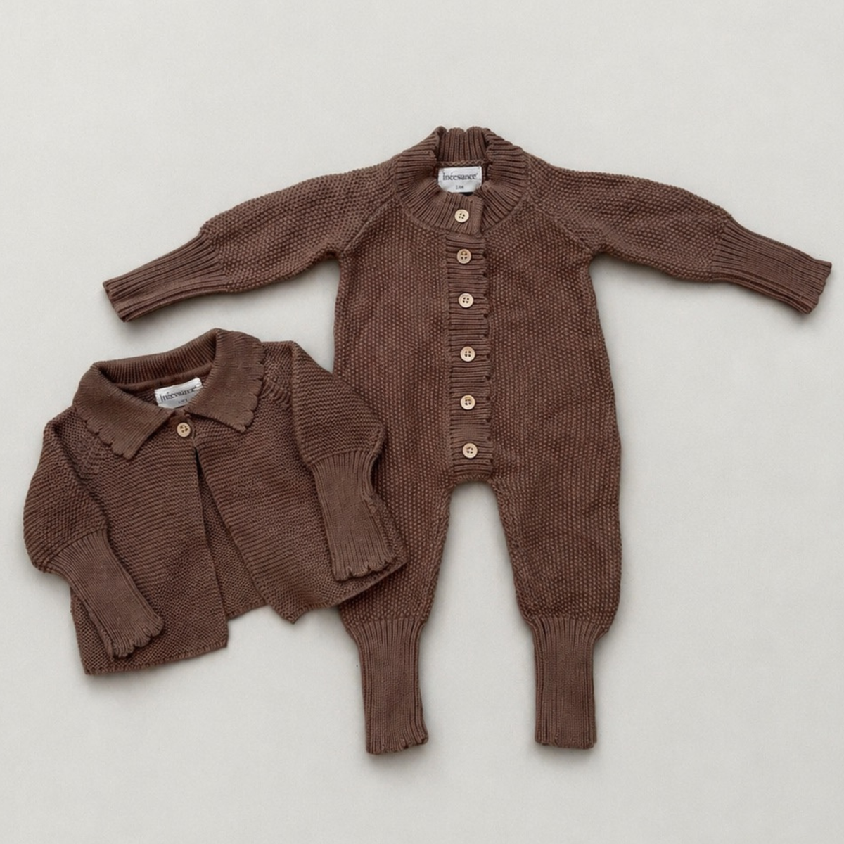 Ensemble combinaison et brassière brodé au prénom de bébé