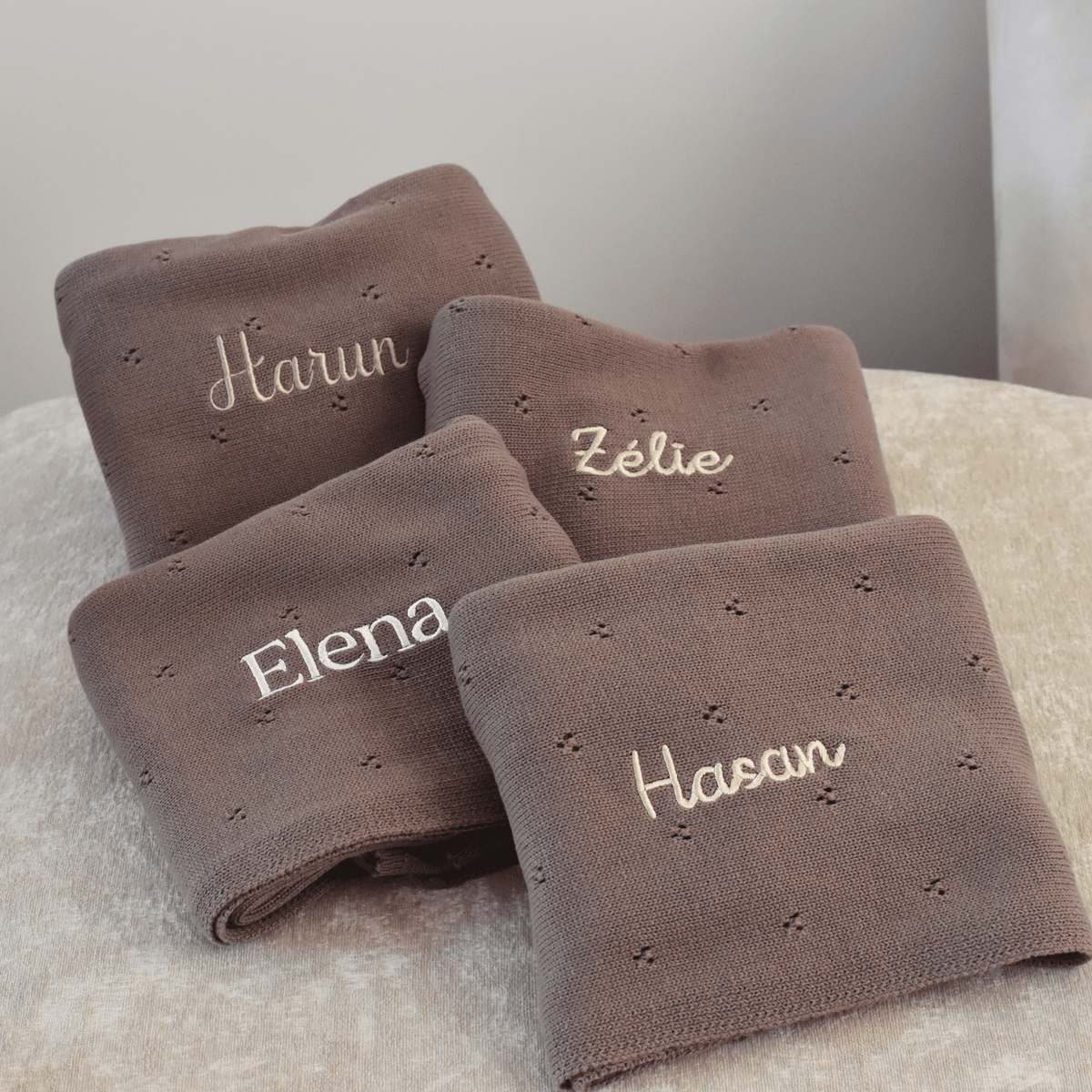 Couverture brodé marron personnalisée avec prénom