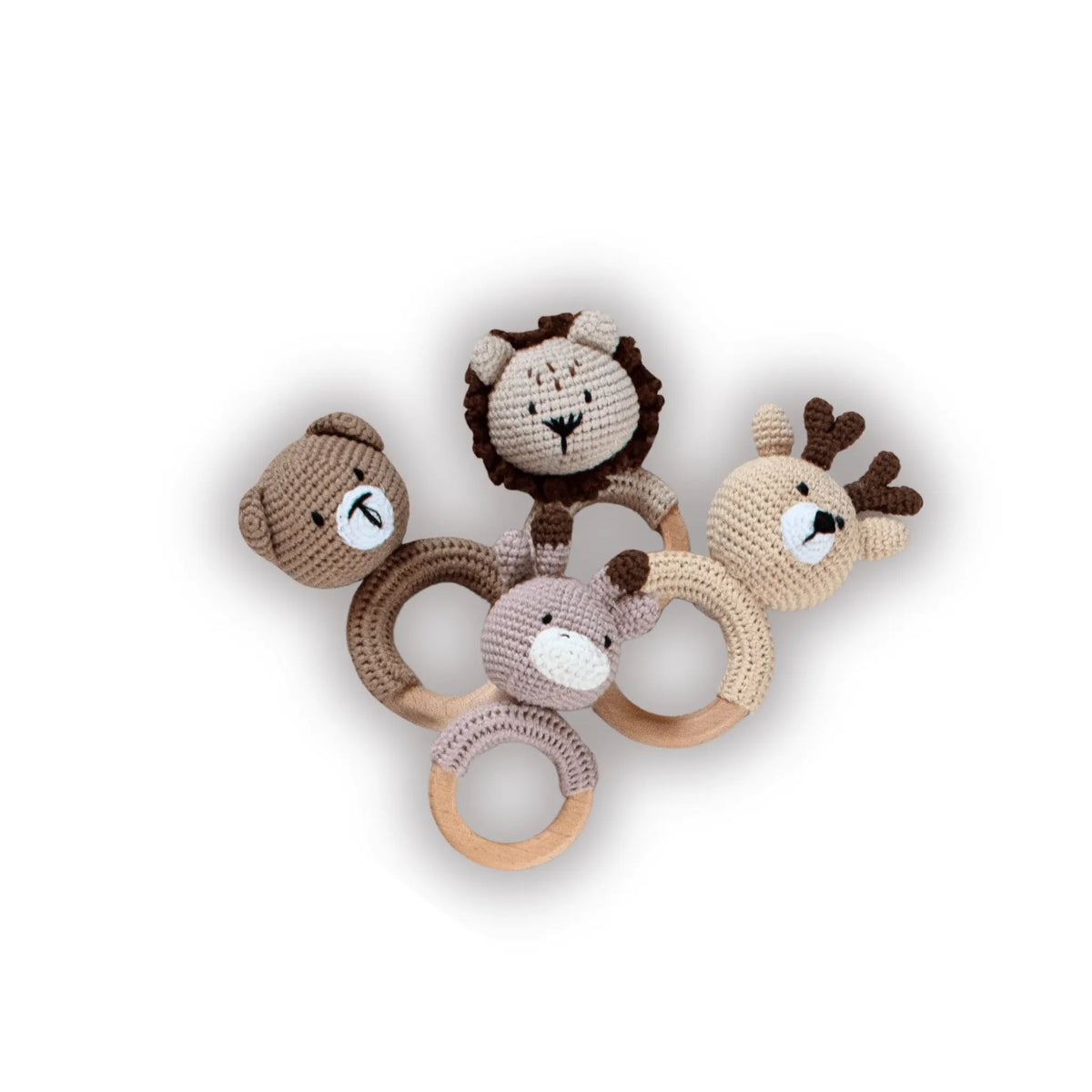 trois hochets, un cerf , un lion, et un ourson