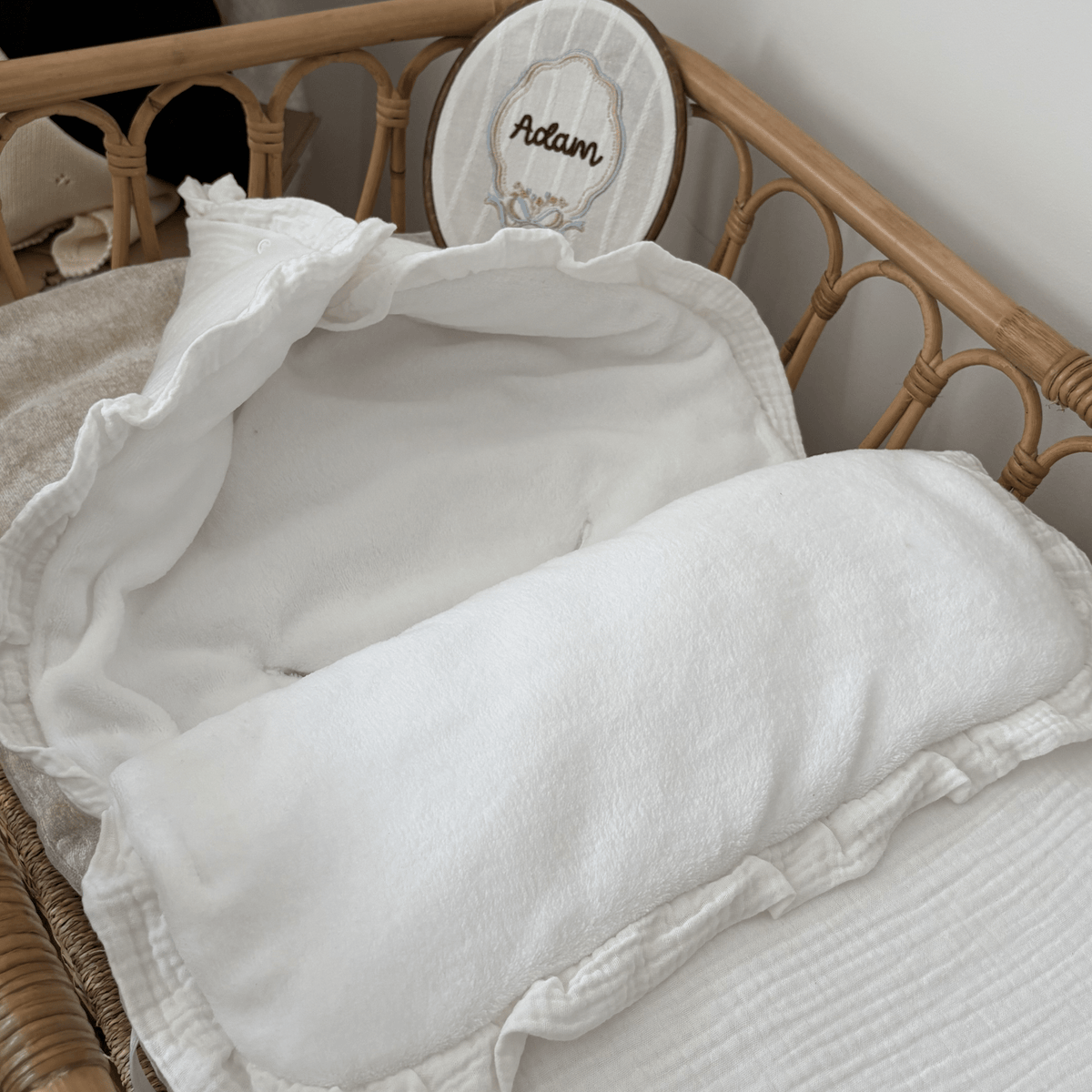Nid d’ange bébé personnalisé - Douceur & Élégance