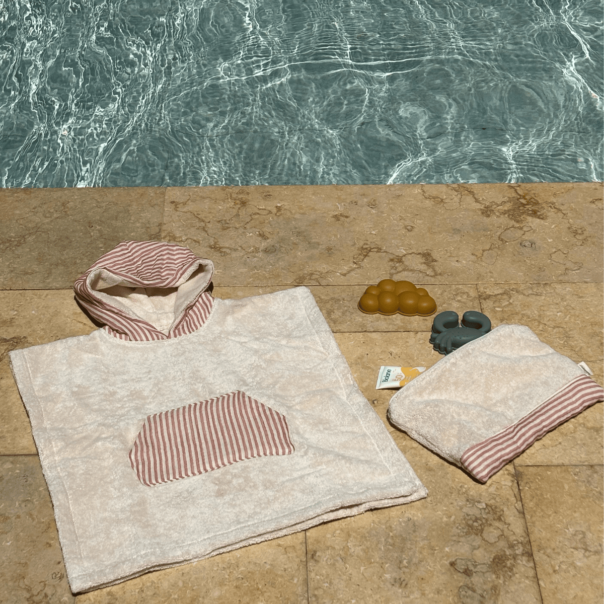 Coffret d'été - Poncho de bain & trousse assortie personnalisés